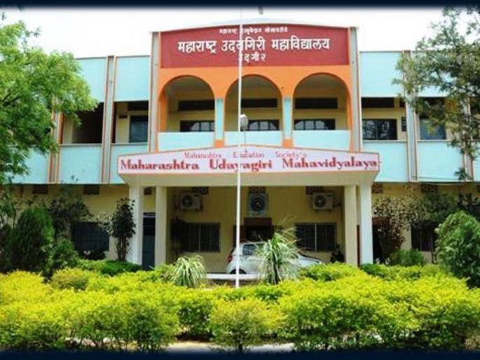 'Udayagiri' employee beaten up; Crime against 5 people | ‘उदयगिरी’च्या कर्मचाऱ्याला मारहाण; ५ जणांविरुद्ध गुन्हा 'Udayagiri' employee beaten up; Crime against 5 people | ‘उदयगिरी’च्या कर्मचाऱ्याला मारहाण; ५ जणांविरुद्ध गुन्हा