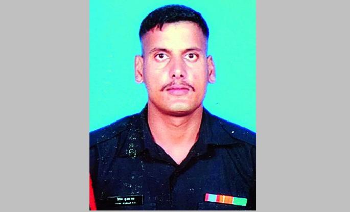 Soldier commits suicide by hanging at soldier training center in kamptee | सैनिकाची गळफास लावून आत्महत्या, कामठीच्या सैनिक प्रशिक्षण केंद्रातील घटना Soldier commits suicide by hanging at soldier training center in kamptee | सैनिकाची गळफास लावून आत्महत्या, कामठीच्या सैनिक प्रशिक्षण केंद्रातील घटना