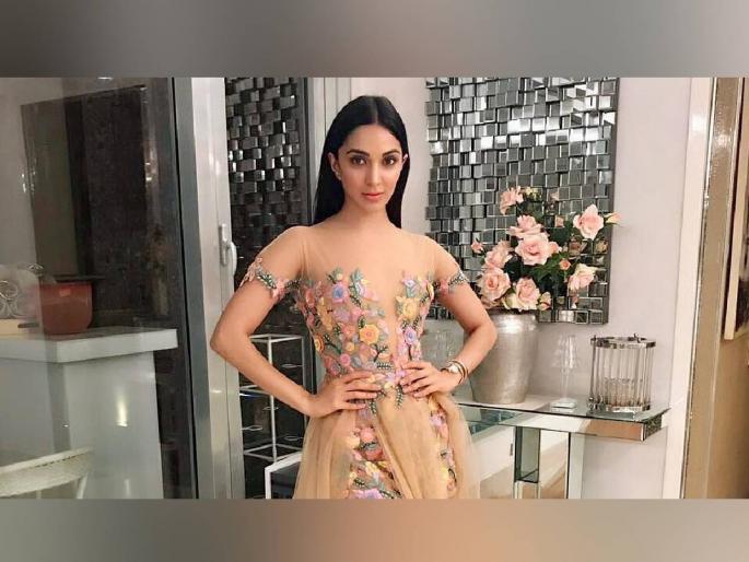 kiara advani security guard holding an umbrella for the actress during rain netizens targeted her | स्वत:ची छत्री सुद्धा धरता येत नाही का? भरपावसात सिक्युरिटी गार्डला छत्री धरायला लावणारी कियारा ट्रोल kiara advani security guard holding an umbrella for the actress during rain netizens targeted her | स्वत:ची छत्री सुद्धा धरता येत नाही का? भरपावसात सिक्युरिटी गार्डला छत्री धरायला लावणारी कियारा ट्रोल