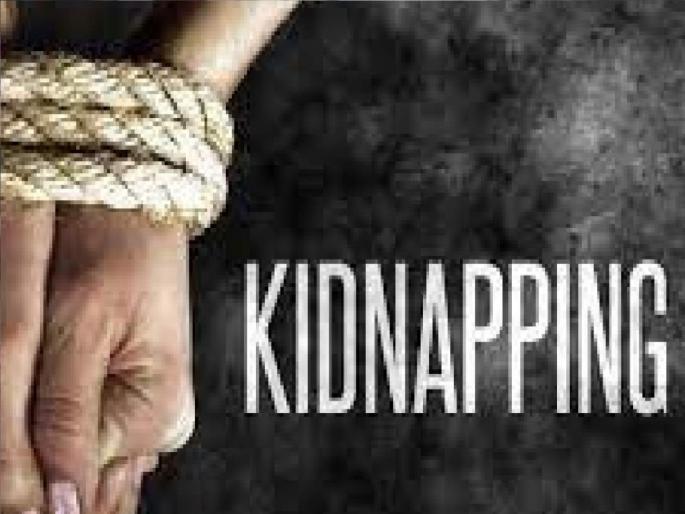 Attempted abduction of young woman from home, Incidents in Karad taluka | Satara: भरदिवसा घरातून युवतीच्या अपहरणाचा प्रयत्न, एकाला पकडले; कऱ्हाड तालुक्यातील घटना Attempted abduction of young woman from home, Incidents in Karad taluka | Satara: भरदिवसा घरातून युवतीच्या अपहरणाचा प्रयत्न, एकाला पकडले; कऱ्हाड तालुक्यातील घटना