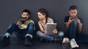 How much screen time should be given to children in a day? | दिवसभरात मुलांना किती स्क्रीन टाइम द्यायचा ? How much screen time should be given to children in a day? | दिवसभरात मुलांना किती स्क्रीन टाइम द्यायचा ?