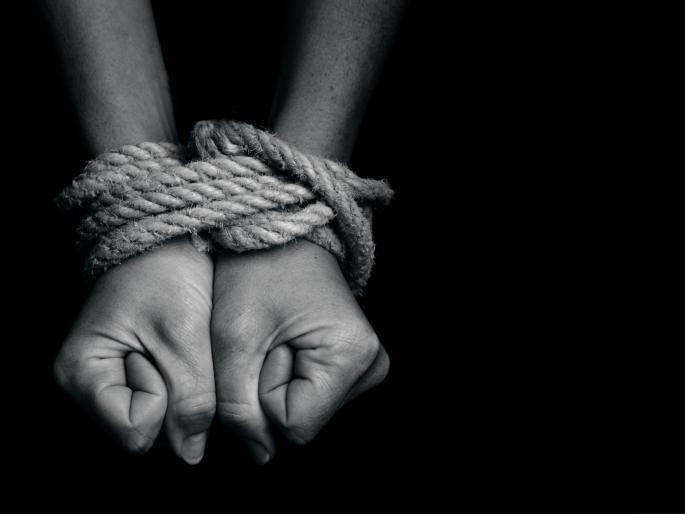 Kidnapped a youth in Nagpur | नागपुरात तरुणाला मारहाण करून केले अपहरण Kidnapped a youth in Nagpur | नागपुरात तरुणाला मारहाण करून केले अपहरण
