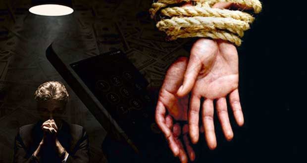 Kidnapped and assaulted labors as demanded wages | मजुरी मागितली म्हणून अपहरण करून मारहाण Kidnapped and assaulted labors as demanded wages | मजुरी मागितली म्हणून अपहरण करून मारहाण