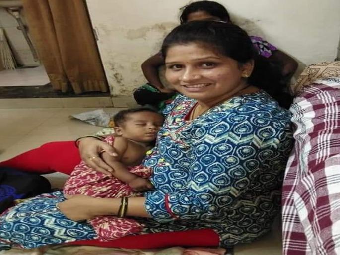 Shabs Mumbai Police ... The stolen child of Pune came in his mother's wombdue to police alertness | शाब्बास मुंबई पोलीस...पुण्यात चोरलेले बाळ पोलिसांच्या सतर्कतेमुळे पुन्हा आले आईच्या कुशीत Shabs Mumbai Police ... The stolen child of Pune came in his mother's wombdue to police alertness | शाब्बास मुंबई पोलीस...पुण्यात चोरलेले बाळ पोलिसांच्या सतर्कतेमुळे पुन्हा आले आईच्या कुशीत