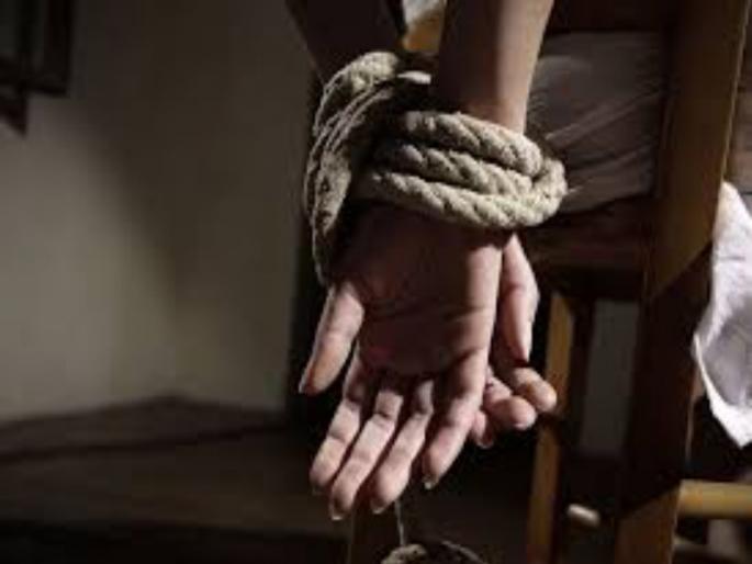 5 person arrested in case of kidnapping of builder father and demands of 2 crore | बांधकाम व्यावसायिकाच्या वडिलांचे अपहरण करुन २ कोटींची खंडणी मागणाऱ्या ५ जणांना अटक 5 person arrested in case of kidnapping of builder father and demands of 2 crore | बांधकाम व्यावसायिकाच्या वडिलांचे अपहरण करुन २ कोटींची खंडणी मागणाऱ्या ५ जणांना अटक