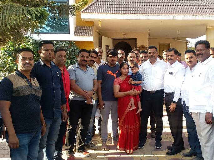 police rescued 2 year old boy in just 11 years kidnapped for 10 lakhs ransom | अपहरण झालेल्या चिमुरड्याची पोलिसांकडून अवघ्या 11 तासांत सुखरुप सुटका police rescued 2 year old boy in just 11 years kidnapped for 10 lakhs ransom | अपहरण झालेल्या चिमुरड्याची पोलिसांकडून अवघ्या 11 तासांत सुखरुप सुटका