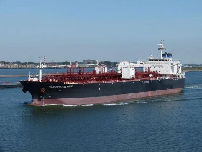 18 Indians onboard Hong Kong vessel hijacked near Nigerian coast by pirates | नायजेरियाजवळ समुद्री चाच्यांकडून जहाजाचं अपहरण; 18 भारतीयांचा समावेश 18 Indians onboard Hong Kong vessel hijacked near Nigerian coast by pirates | नायजेरियाजवळ समुद्री चाच्यांकडून जहाजाचं अपहरण; 18 भारतीयांचा समावेश