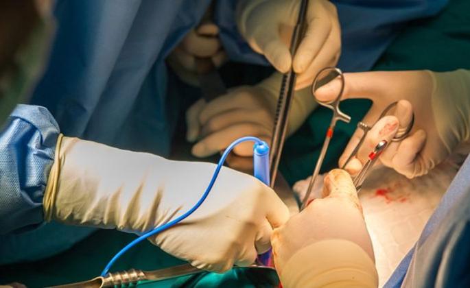 Successful kidney transplants in different blood groups; The second transplant in Central India | भिन्न रक्तगटातही किडनी प्रत्यारोपण यशस्वी; मध्यभारतातील दुसरे प्रत्यारोपण Successful kidney transplants in different blood groups; The second transplant in Central India | भिन्न रक्तगटातही किडनी प्रत्यारोपण यशस्वी; मध्यभारतातील दुसरे प्रत्यारोपण