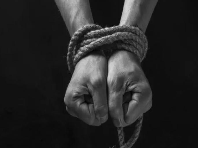 Gadhinglaj police arrested four persons in connection with the kidnapping of a student of Sangli district for ransom of 30000 rupees | Kolhapur: तीस हजारांच्या खंडणीसाठी पलसूच्या विद्यार्थ्याचे अपहरण, चौघांना अटक Gadhinglaj police arrested four persons in connection with the kidnapping of a student of Sangli district for ransom of 30000 rupees | Kolhapur: तीस हजारांच्या खंडणीसाठी पलसूच्या विद्यार्थ्याचे अपहरण, चौघांना अटक