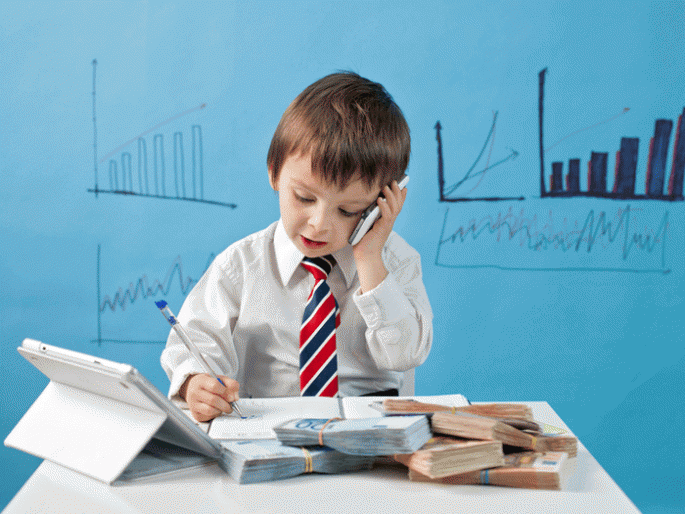 DIY : lockdown time - finance game for kids, plan your home budget | एक दिन का अर्थमंत्री बनने का क्या ? घ्या सूत्र हातात आणि घराचं बजेट तयार करा !