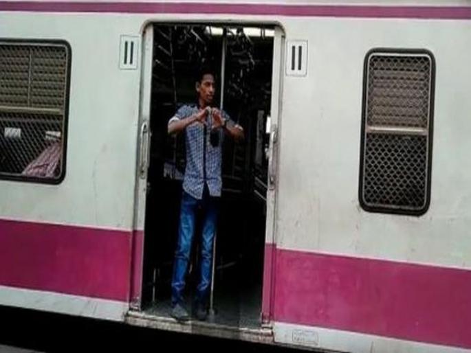 Gate in the to the car against the youth of Kiki | तरुणाईच्या ‘किकी’विरुद्ध पोलिसांचे ‘गेट इन टू द कार’ Gate in the to the car against the youth of Kiki | तरुणाईच्या ‘किकी’विरुद्ध पोलिसांचे ‘गेट इन टू द कार’