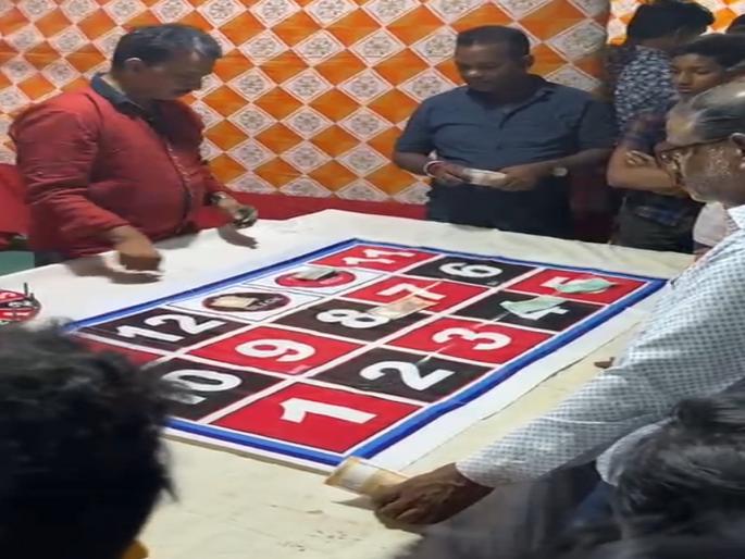 Gambling spree was witnessed at the Mango Festival in Mira Bhayandar Municipal Corporation ground | मीरा भाईंदर महापालिकेच्या मैदानातील आंबा महोत्सवात जुगाराचा फड Gambling spree was witnessed at the Mango Festival in Mira Bhayandar Municipal Corporation ground | मीरा भाईंदर महापालिकेच्या मैदानातील आंबा महोत्सवात जुगाराचा फड