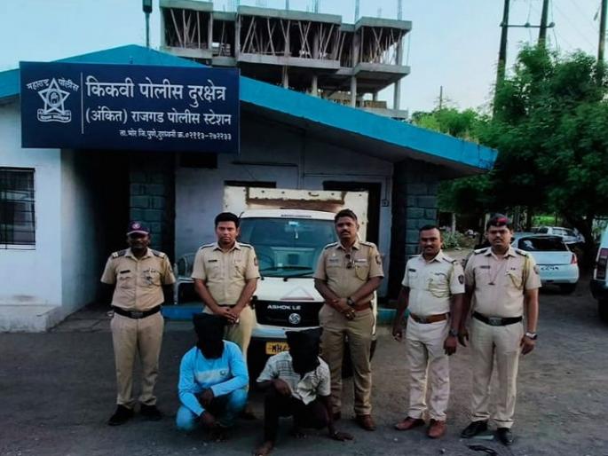 Two nabbed with Transformer, Tempo in robbery; 4 lakh 80 thousand in issue | Pune: लूटमारीतील ट्रॉन्सफॉर्मर, टेम्पोसह दोघांना पकडले; ४ लाख ८० हजारांचा मुद्देमाल Two nabbed with Transformer, Tempo in robbery; 4 lakh 80 thousand in issue | Pune: लूटमारीतील ट्रॉन्सफॉर्मर, टेम्पोसह दोघांना पकडले; ४ लाख ८० हजारांचा मुद्देमाल
