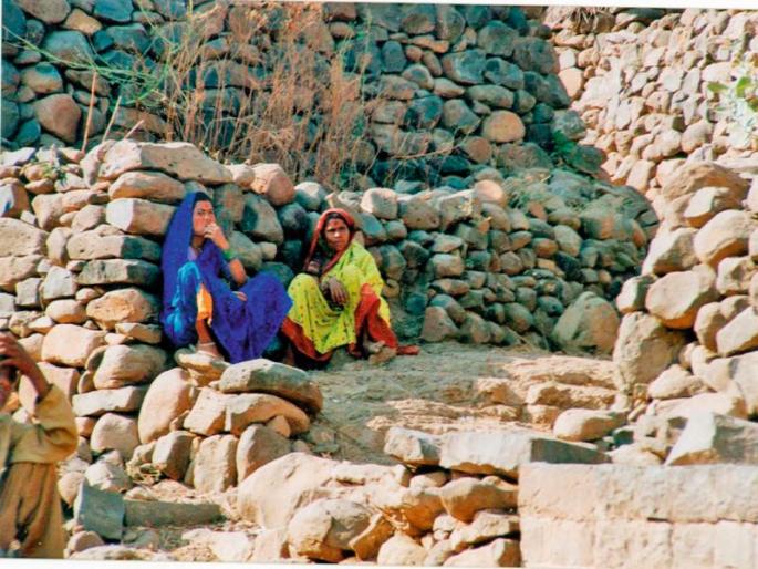 Killari Earthquake: That night ... The eyes, the father, the brother and the sister were all gone, even then ... | Killari Earthquake : त्या रात्री... डोळ्यांदेखत आई-वडील, भाऊ-बहीण सारे काही संपले, तरीही.... Killari Earthquake: That night ... The eyes, the father, the brother and the sister were all gone, even then ... | Killari Earthquake : त्या रात्री... डोळ्यांदेखत आई-वडील, भाऊ-बहीण सारे काही संपले, तरीही....