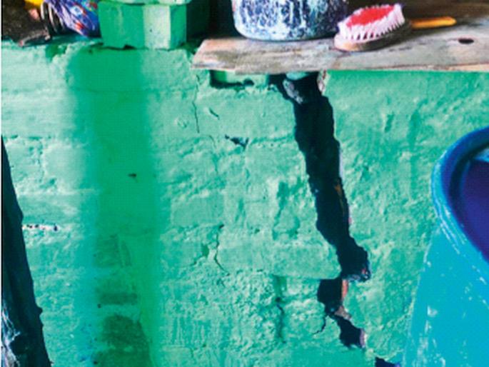 Melghat was shaken by an earthquake on the day of 'Killari'; Aftershocks in Amravati, Akola District; cracks in the wall; Citizens suffered | ‘किल्लारी’च्या दिवशीच भूकंपाने हादरले मेळघाट; अमरावती, अकोला जिल्ह्यात धक्के; भिंतीला तडे; नागरिकांना झाले धस्स Melghat was shaken by an earthquake on the day of 'Killari'; Aftershocks in Amravati, Akola District; cracks in the wall; Citizens suffered | ‘किल्लारी’च्या दिवशीच भूकंपाने हादरले मेळघाट; अमरावती, अकोला जिल्ह्यात धक्के; भिंतीला तडे; नागरिकांना झाले धस्स