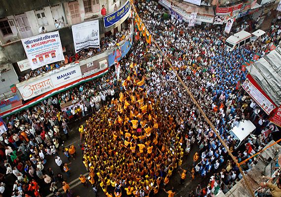 Lakhmola Dahihandi competition in Raigad canceled | रायगडमधील लाखमोलाच्या दहीहंडी स्पर्धा रद्द Lakhmola Dahihandi competition in Raigad canceled | रायगडमधील लाखमोलाच्या दहीहंडी स्पर्धा रद्द