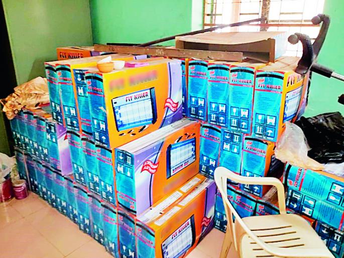 Solapur Zilla Parishad Health Department purchased the material lying in the dust | सोलापूर जिल्हा परिषदेच्या आरोग्य विभागाने खरेदी केलेले साहित्य धूळखात पडून Solapur Zilla Parishad Health Department purchased the material lying in the dust | सोलापूर जिल्हा परिषदेच्या आरोग्य विभागाने खरेदी केलेले साहित्य धूळखात पडून