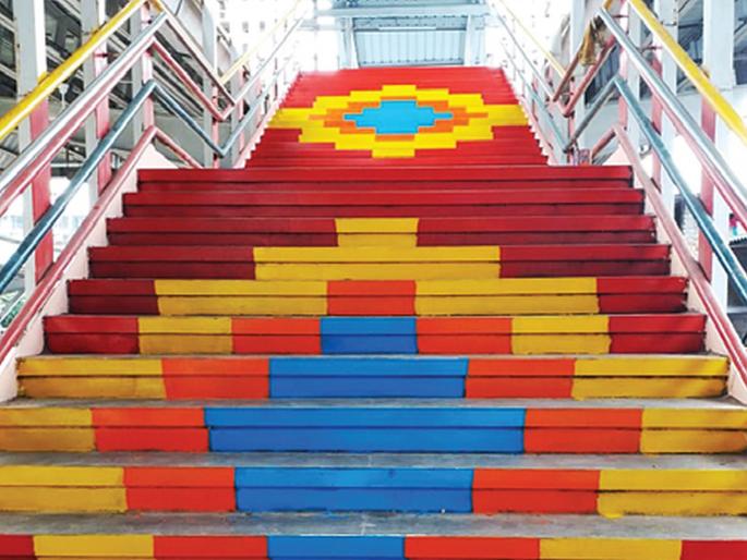 Redesign the steps of the Kings Circle Station | किंग्ज सर्कल स्थानकाच्या पायऱ्यांना नवे रूप Redesign the steps of the Kings Circle Station | किंग्ज सर्कल स्थानकाच्या पायऱ्यांना नवे रूप