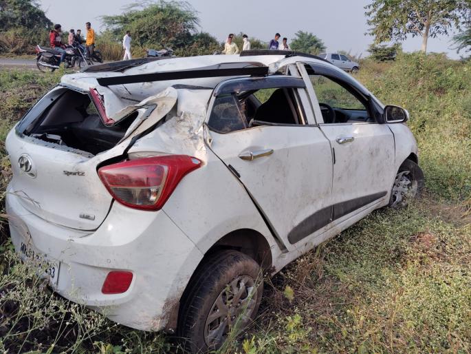 Maharashtra Assembly Election 2024 vehicle carrying staff on polling duty skidded down the road in jalgaon | मतदान ड्युटीवर कर्मचाऱ्यांना घेऊन जाणारे वाहन घसरले, ४ महिला जखमी Maharashtra Assembly Election 2024 vehicle carrying staff on polling duty skidded down the road in jalgaon | मतदान ड्युटीवर कर्मचाऱ्यांना घेऊन जाणारे वाहन घसरले, ४ महिला जखमी