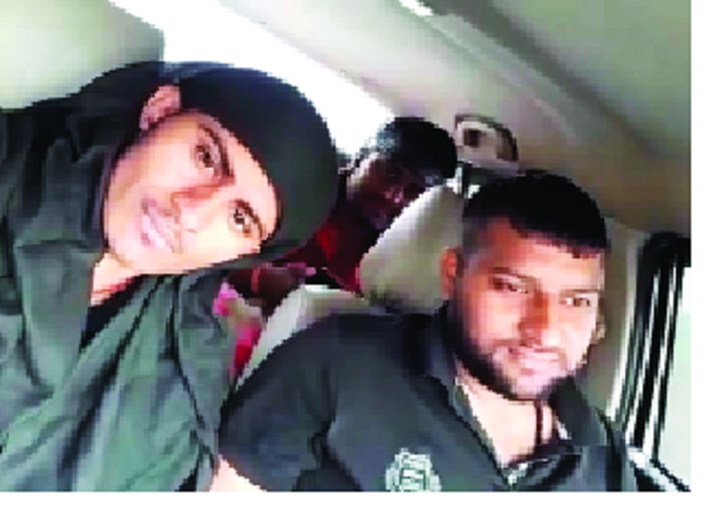 Two goons from Rajasthan were injured in the incident | किणी टोल नाक्यावर चकमक, राजस्थानचे दोन गुंड जखमी-दोन्ही बाजूने गोळीबार; पुणे-बंगलोर महामार्गावर थरार Two goons from Rajasthan were injured in the incident | किणी टोल नाक्यावर चकमक, राजस्थानचे दोन गुंड जखमी-दोन्ही बाजूने गोळीबार; पुणे-बंगलोर महामार्गावर थरार