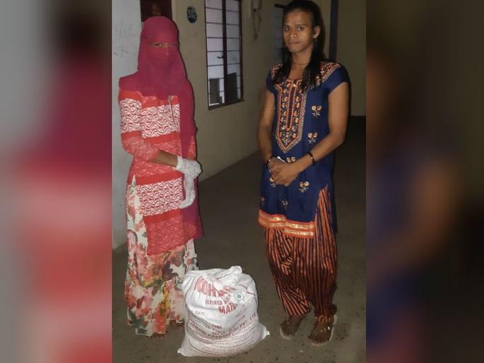CoronaVirus: transgender community feeding food and ration to 1000 familie vrd | CoronaVirus: कौतुकास्पद! सोन्याचे दागिने गहाण ठेवून तृतीयपंथीयांनी १००० कुटुंबांना दिलं धान्य CoronaVirus: transgender community feeding food and ration to 1000 familie vrd | CoronaVirus: कौतुकास्पद! सोन्याचे दागिने गहाण ठेवून तृतीयपंथीयांनी १००० कुटुंबांना दिलं धान्य
