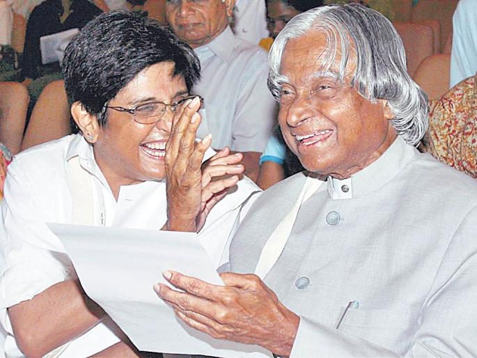 Kiran Bedi reminds Missile Man Dr. Kalam | किरण बेदींनी पायताणाशपथ जागवली मिसाईल मॅन डॉ. कलामांची आठवण...
