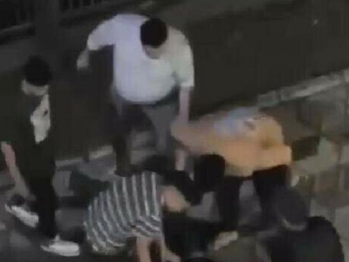 Local violence against Indian, Pakistani students in Kyrgyzstan; Three pakistan students were killed | किर्गिस्तानमध्ये स्थानिकांचा भारतीय, पाकिस्तानी विद्यार्थ्यांविरोधात हिंसाचार; तीन विद्यार्थ्यांची हत्या Local violence against Indian, Pakistani students in Kyrgyzstan; Three pakistan students were killed | किर्गिस्तानमध्ये स्थानिकांचा भारतीय, पाकिस्तानी विद्यार्थ्यांविरोधात हिंसाचार; तीन विद्यार्थ्यांची हत्या