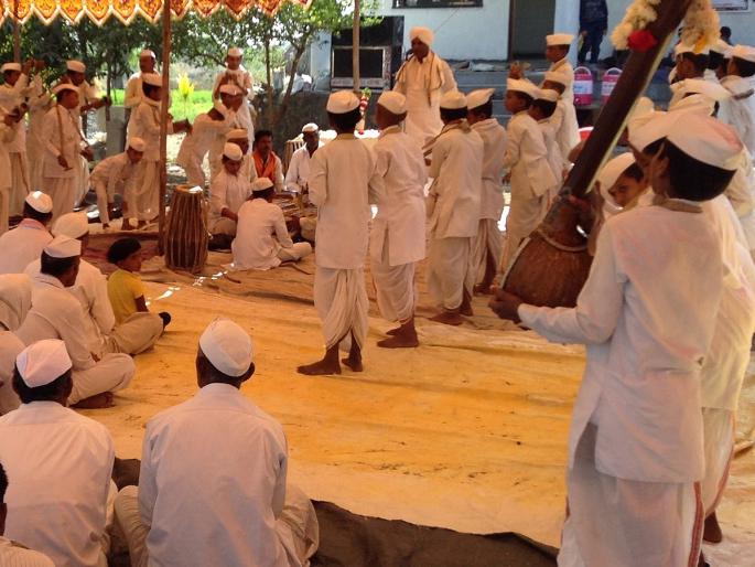 Coronavirus: The tradition of the Harnam Weeks is broken due to fear of infection, the kirtan-preacher at home | Coronavirus : संसर्गाच्या भीतीने हरिनाम सप्ताहांची परंपरा खंडित, कीर्तन-प्रवचनकार घरीच Coronavirus: The tradition of the Harnam Weeks is broken due to fear of infection, the kirtan-preacher at home | Coronavirus : संसर्गाच्या भीतीने हरिनाम सप्ताहांची परंपरा खंडित, कीर्तन-प्रवचनकार घरीच