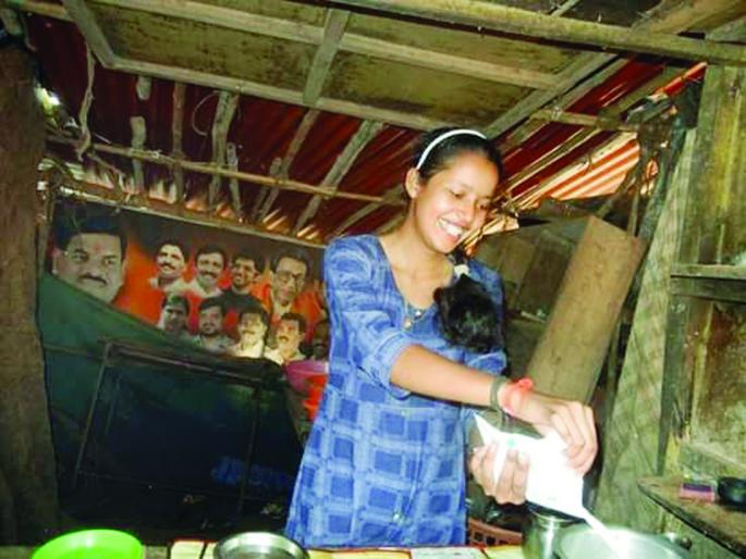 Women's Day Special: Festoon sunrise and sunset over tea season | Women's Day Special : चहाच्या टपरीवर होतो कीर्तीचा सूर्योदय-सूर्यास्तही Women's Day Special: Festoon sunrise and sunset over tea season | Women's Day Special : चहाच्या टपरीवर होतो कीर्तीचा सूर्योदय-सूर्यास्तही