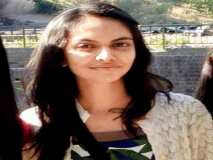 Blood vessel found there | ज्या गाडीतून कीर्तीचा मृतदेह नेण्यात आला, तिथे सापडलेले रक्ताचे डाग Blood vessel found there | ज्या गाडीतून कीर्तीचा मृतदेह नेण्यात आला, तिथे सापडलेले रक्ताचे डाग