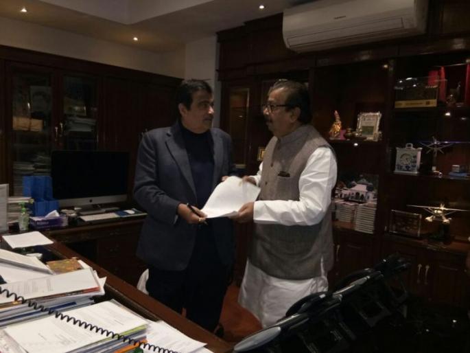 There will be an immediate provision of 15 crores funds for the evacuation of Vesave Creek | वेसावे खाडीचा गाळ उपसण्यासाठी त्वरित १५ कोटी निधी होणार उपलब्ध There will be an immediate provision of 15 crores funds for the evacuation of Vesave Creek | वेसावे खाडीचा गाळ उपसण्यासाठी त्वरित १५ कोटी निधी होणार उपलब्ध