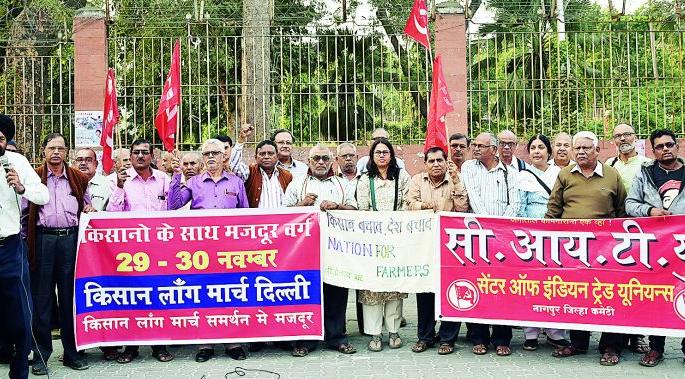 Call a special session in Parliament on the issue of farmers | शेतकऱ्यांच्या प्रश्नावर संसदेत विशेष अधिवेशन बोलवा