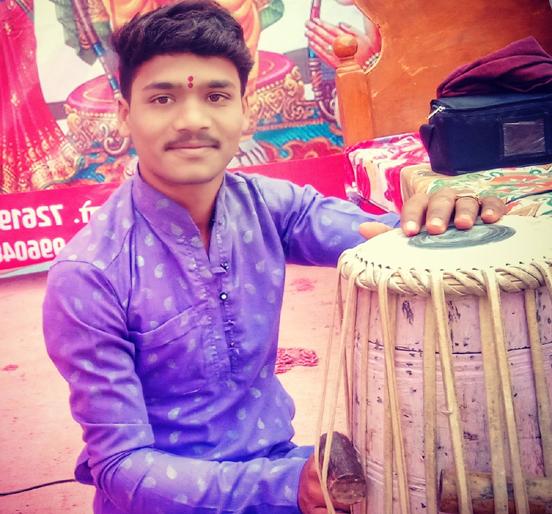 At the age of eighteen, Rajuri's teenager Jadhav became a soft doctor | वयाच्या अठराव्या वर्षी राजुरीचा किशोर जाधव झाला मृदंग विशारद At the age of eighteen, Rajuri's teenager Jadhav became a soft doctor | वयाच्या अठराव्या वर्षी राजुरीचा किशोर जाधव झाला मृदंग विशारद