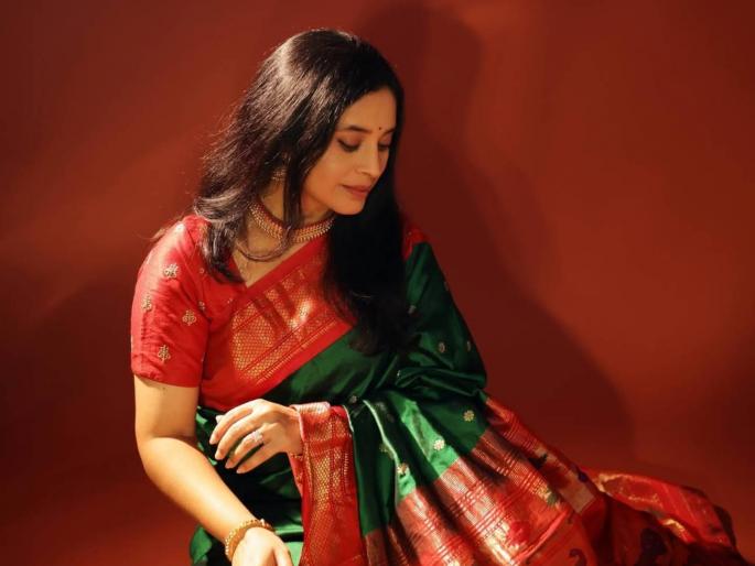 kishori godbole mom dad strictly told her to come home before 7pm actress revealed the rule | सातच्या आत घरात यायचं! मराठी अभिनेत्रीला होती सक्त ताकीद, म्हणाली- "माझ्या आईवडिलांनी..." kishori godbole mom dad strictly told her to come home before 7pm actress revealed the rule | सातच्या आत घरात यायचं! मराठी अभिनेत्रीला होती सक्त ताकीद, म्हणाली- "माझ्या आईवडिलांनी..."