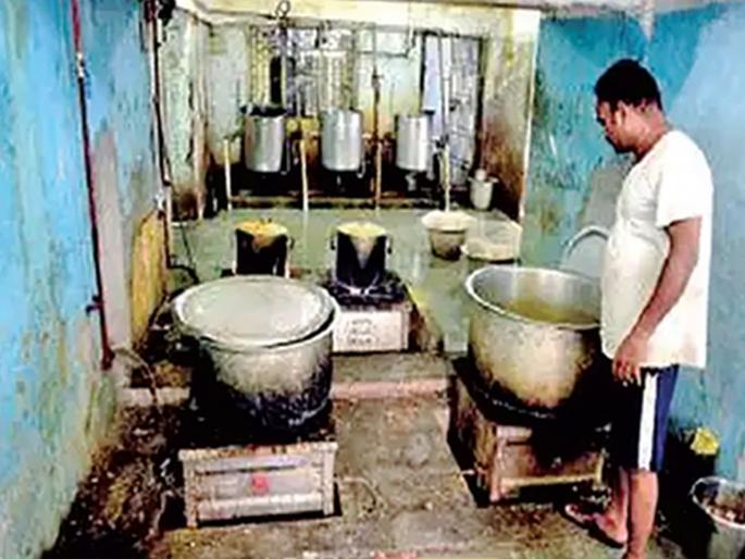Student will get meals from the central kitchen CCTV also be installed in hostels | मध्यवर्ती स्वयंपाकघरातून विद्यार्थ्यांना जेवण; राज्यात वसतिगृहांमध्ये सीसीटीव्हीही बसविणार Student will get meals from the central kitchen CCTV also be installed in hostels | मध्यवर्ती स्वयंपाकघरातून विद्यार्थ्यांना जेवण; राज्यात वसतिगृहांमध्ये सीसीटीव्हीही बसविणार