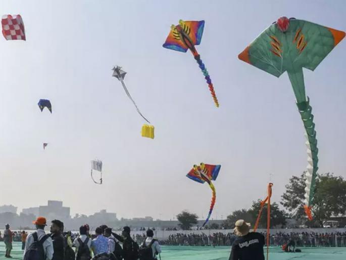 Kite Festival on the verge of expiration due to accident in makarsankrant | Makar Sankranti 2022: अपघातामुळे पतंग महोत्सव कालबाह्य होण्याच्या मार्गावर Kite Festival on the verge of expiration due to accident in makarsankrant | Makar Sankranti 2022: अपघातामुळे पतंग महोत्सव कालबाह्य होण्याच्या मार्गावर