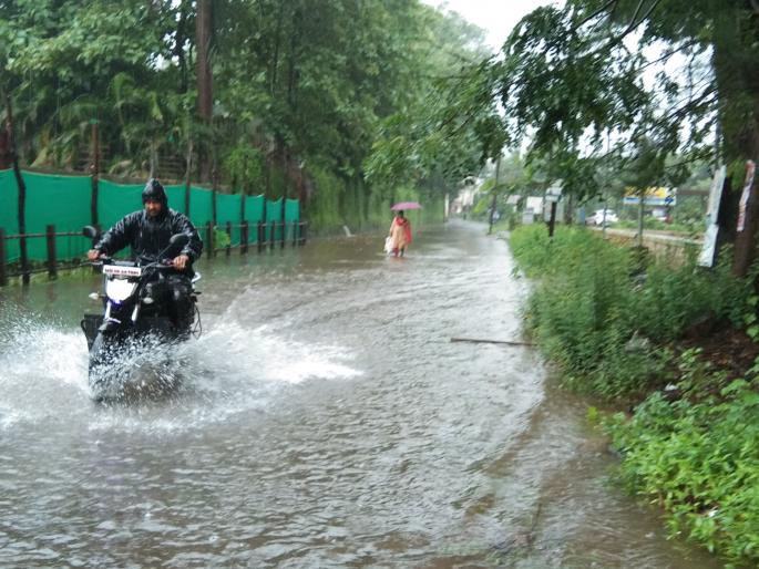 Some families migrated from Ambedkar Nagar | कुडाळ शहरासह तालुक्यात पूरस्थिती, आंबेडकरनगरातील काही कुटुंंबे स्थलांतरित