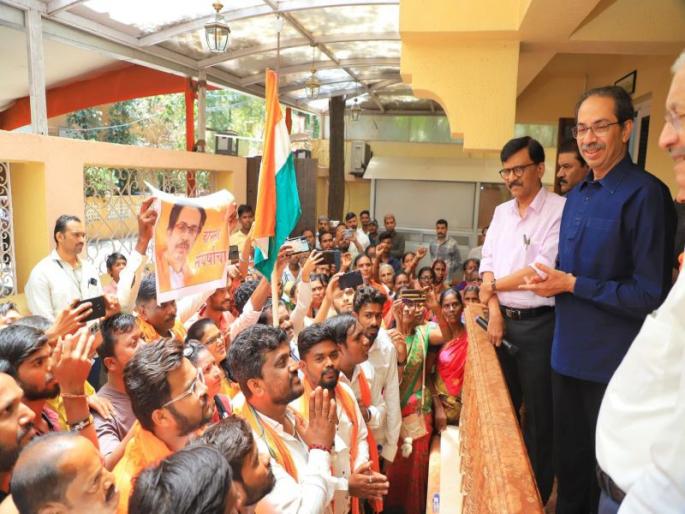 Former CM Uddhav Thackeray interacted with the workers who came from Ramtek on Thursday | ‘धनुष्यबाण चोरला तरी राम माझ्यासोबत’; रामटेकच्या कार्यकर्त्यांशी उद्धव ठाकरेंचा संवाद Former CM Uddhav Thackeray interacted with the workers who came from Ramtek on Thursday | ‘धनुष्यबाण चोरला तरी राम माझ्यासोबत’; रामटेकच्या कार्यकर्त्यांशी उद्धव ठाकरेंचा संवाद