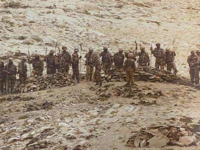 Chinese soldiers came with swords and spears in ladakh; indian soldiers fired in air | गलवान सारखा धोका; तलवारी, भाल्यासारखी हत्यारे घेऊन चिनी सैनिकांचा जवानांना घेरण्याचा प्रयत्न Chinese soldiers came with swords and spears in ladakh; indian soldiers fired in air | गलवान सारखा धोका; तलवारी, भाल्यासारखी हत्यारे घेऊन चिनी सैनिकांचा जवानांना घेरण्याचा प्रयत्न