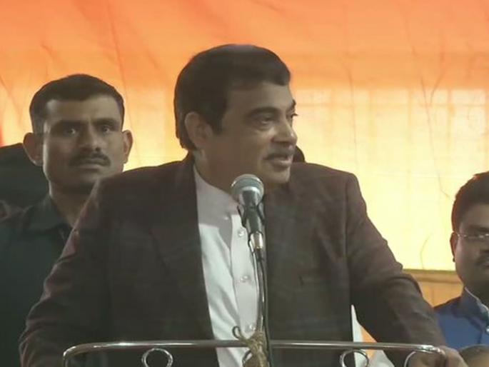 Shiv Sena only pretends to be bhagwa but in reality it is now coloured in Congress' colours.s; Criticism of Nitin Gadkari | शिवसेना भगव्यात नाही, काँग्रेसच्या रंगात रंगलीय; नितीन गडकरींची टीका