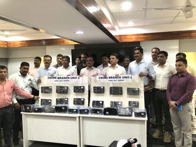 Sarait Kartep thief arrested from Solapur; 22 Cartape captured | सराईत कारटेप चोराला सोलापूरमधून अटक; २२ कारटेप हस्तगत Sarait Kartep thief arrested from Solapur; 22 Cartape captured | सराईत कारटेप चोराला सोलापूरमधून अटक; २२ कारटेप हस्तगत