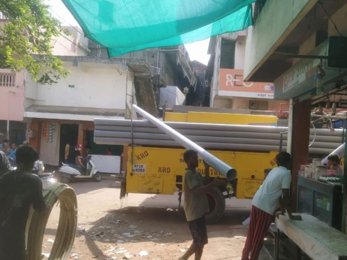 Bore wells dug on public roads; A case was registered at the Ramnagar Police Station following the complaint of the Municipal Corporation | सार्वजनिक रस्त्यावर चक्क बोअरवेल खोदली; महापालिकेच्या तक्रारीनंतर रामनगर पोलिस ठाण्यात गुन्हा दाखल Bore wells dug on public roads; A case was registered at the Ramnagar Police Station following the complaint of the Municipal Corporation | सार्वजनिक रस्त्यावर चक्क बोअरवेल खोदली; महापालिकेच्या तक्रारीनंतर रामनगर पोलिस ठाण्यात गुन्हा दाखल