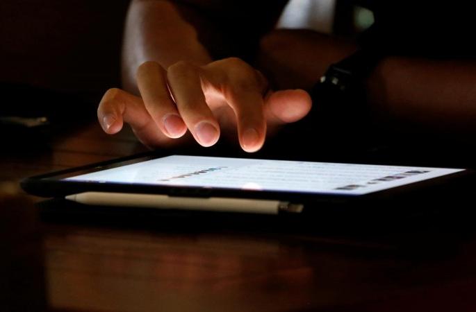 ‘She’ asks for nude photos, ‘they’ ask for ransom | ‘ती’ मागते न्यूड फोटो, ‘ते’ मागतात खंडणी ‘She’ asks for nude photos, ‘they’ ask for ransom | ‘ती’ मागते न्यूड फोटो, ‘ते’ मागतात खंडणी