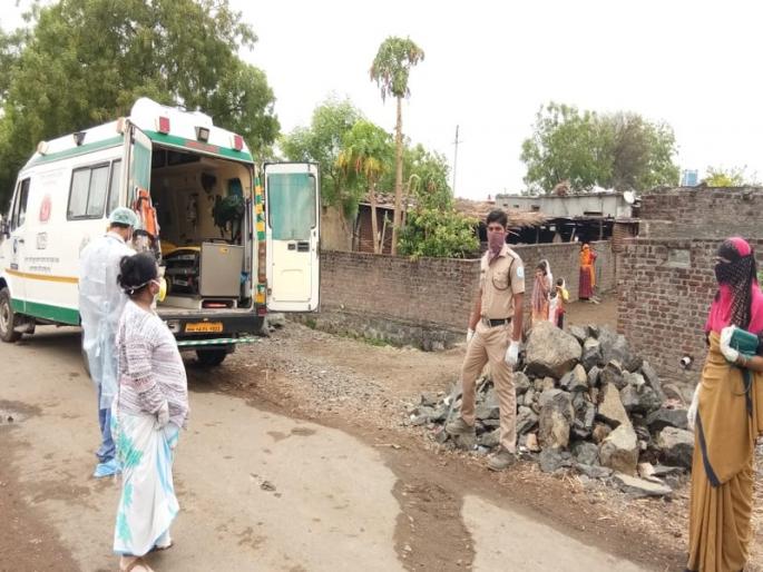 The cement house collapsed in a storm at night; The world of many is under the roof of the sky | रातचांदणात वादळाने सिमेंटचे घर कोसळले; अनेकांचा संसार आकाशाच्या छताखाली The cement house collapsed in a storm at night; The world of many is under the roof of the sky | रातचांदणात वादळाने सिमेंटचे घर कोसळले; अनेकांचा संसार आकाशाच्या छताखाली