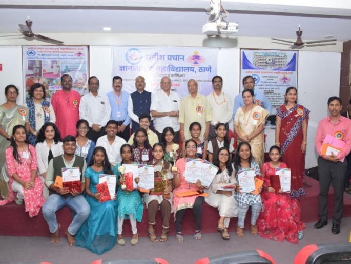 Pragati Atkare won the first rank in the inter-college elocution competition | आंतरमहाविद्यालयीन वक्तृत्व स्पर्धेत प्रगती अतकरेने पटकावला प्रथम क्रमांक Pragati Atkare won the first rank in the inter-college elocution competition | आंतरमहाविद्यालयीन वक्तृत्व स्पर्धेत प्रगती अतकरेने पटकावला प्रथम क्रमांक