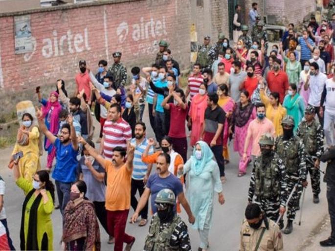 Kashmir Files-2; The time has come for the remaining Kashmiri Pandits to flee time Kashmir | काश्मीर फाइल्स-२; उरल्यासुरल्या काश्मिरी पंडितांवरही काश्मिरातून पळ काढण्याची आली वेळ