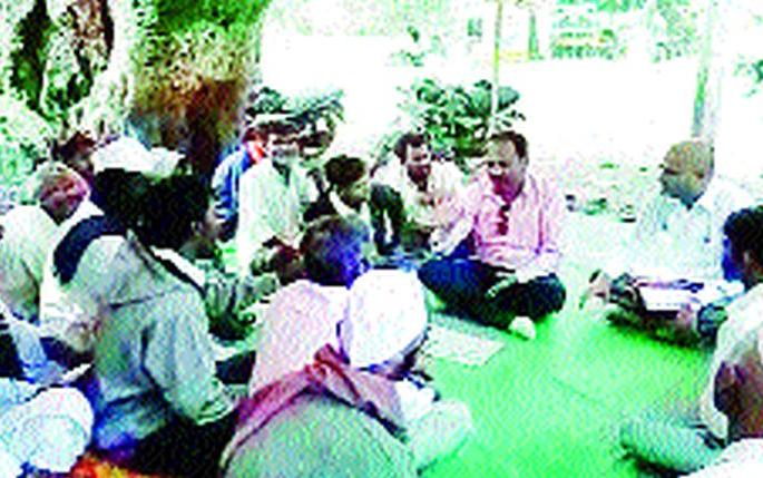 Back to the fasting of the farmers of Ambika Ozar | अंबिका ओझरच्या शेतकऱ्यांचे उपोषण मागे Back to the fasting of the farmers of Ambika Ozar | अंबिका ओझरच्या शेतकऱ्यांचे उपोषण मागे