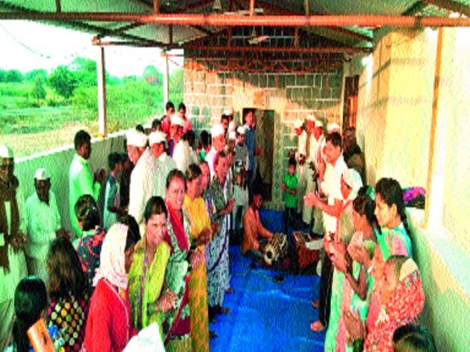 In the rural areas, cakad arti lagbag | ग्रामीण भागात काकड आरत्यांची लगबग In the rural areas, cakad arti lagbag | ग्रामीण भागात काकड आरत्यांची लगबग