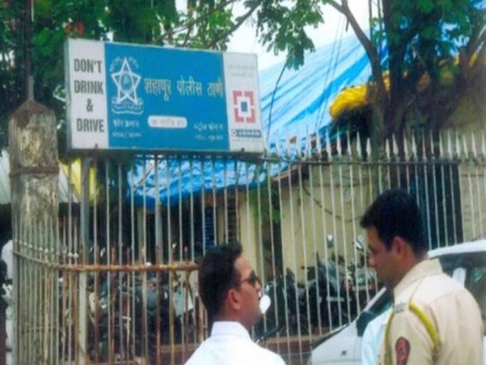 Youths beat up police at birthday party; Shocking incident in Kasara | वाढदिवसाच्या पार्टीत तरुणांची पोलिसाला मारहाण; कसारामधील धक्कादायक घटना Youths beat up police at birthday party; Shocking incident in Kasara | वाढदिवसाच्या पार्टीत तरुणांची पोलिसाला मारहाण; कसारामधील धक्कादायक घटना