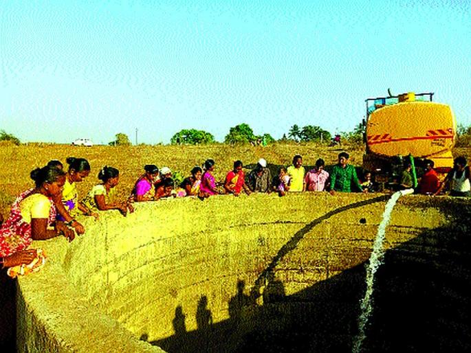Tanker water supply in two piers; Comfort for the villagers | दोन पाड्यात टँकरने पाणीपुरवठा; ग्रामस्थांना दिलासा Tanker water supply in two piers; Comfort for the villagers | दोन पाड्यात टँकरने पाणीपुरवठा; ग्रामस्थांना दिलासा